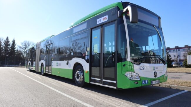 Autobus na parkingu KPK