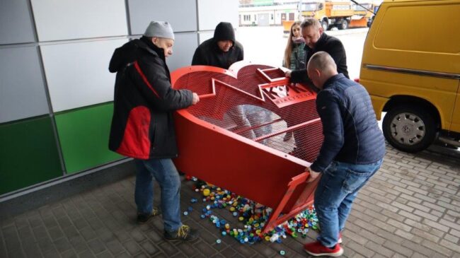 zdjęcie przedstawia pojemnik w kształcie serca